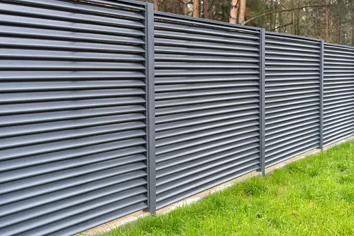 Guide complet sur la clôture en aluminium
